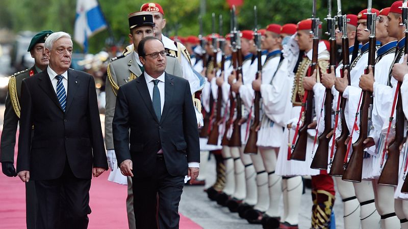 Hollande afirma en Atenas que debe iniciarse el debate sobre el alivio de deuda griega