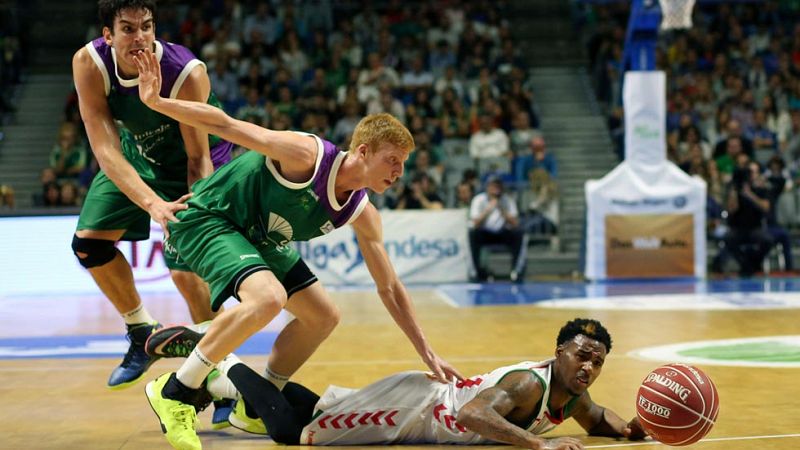 El Baskonia sufre ante el Unicaja para mantenerse invicto