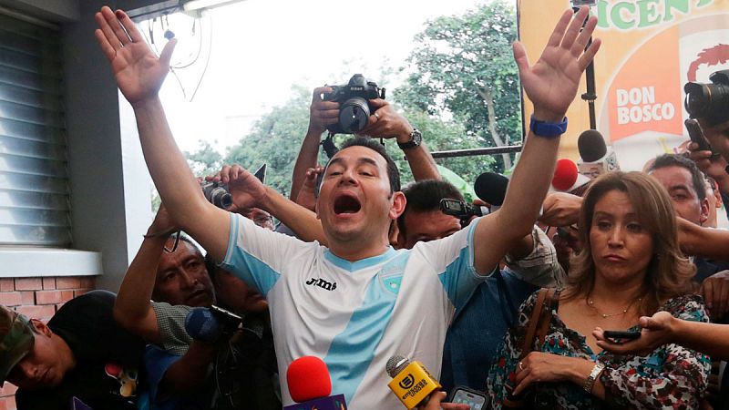 El comediante Jimmy Morales arrasa en las elecciones en Guatemala