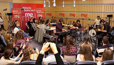 Abierto hasta las 2 - Izal - 25/10/15 - escuchar ahora