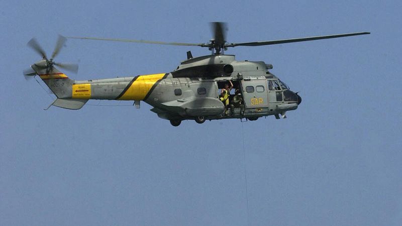 Dos buques y tres aeronaves siguen buscando al helicóptero siniestrado en el Atlántico y su tripulación