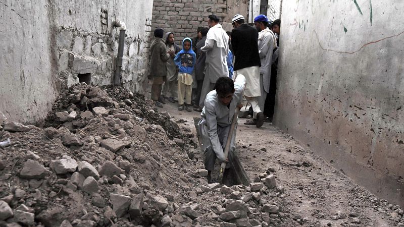 El control de los talibanes en Afganistán dificulta la ayuda a los afectados por el terremoto