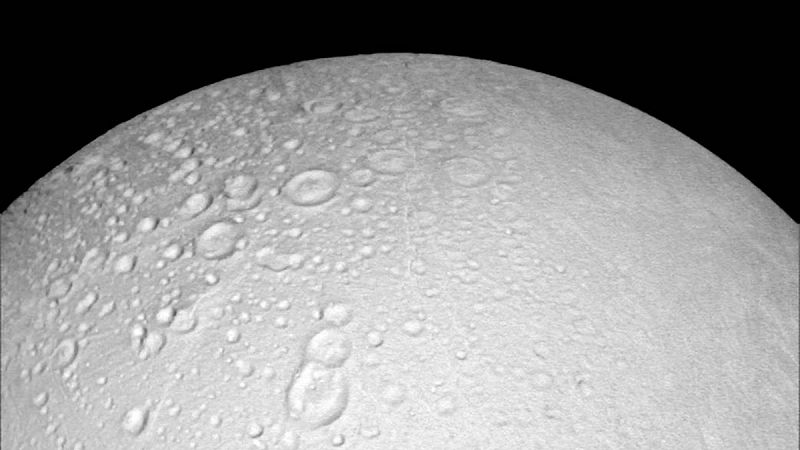 La nave Cassini, preparada para su histórico acercamiento a Encélado, la luna helada de Saturno