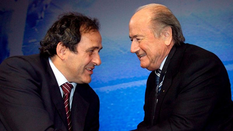 Blatter acusa a Platini de ser el causante del escándalo en la FIFA