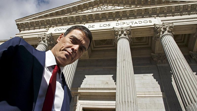 Las 40 propuestas del PSOE para reformar la Constitución