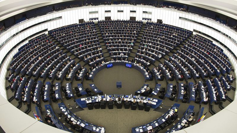 La Eurocámara propone aumentar el presupuesto de la UE en 2016 para crear empleo y atender a los refugiados