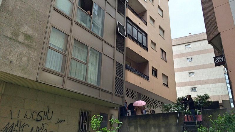 Muere una mujer tras precipitarse desde un tercer piso en Vigo y detienen a su marido