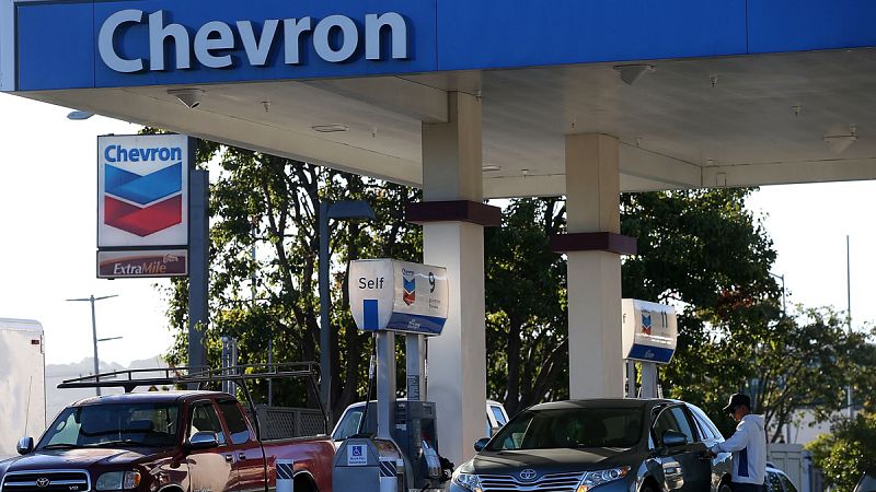 La petrolera Chevron despedirá hasta 7.000 trabajadores tras ver reducidos sus beneficios