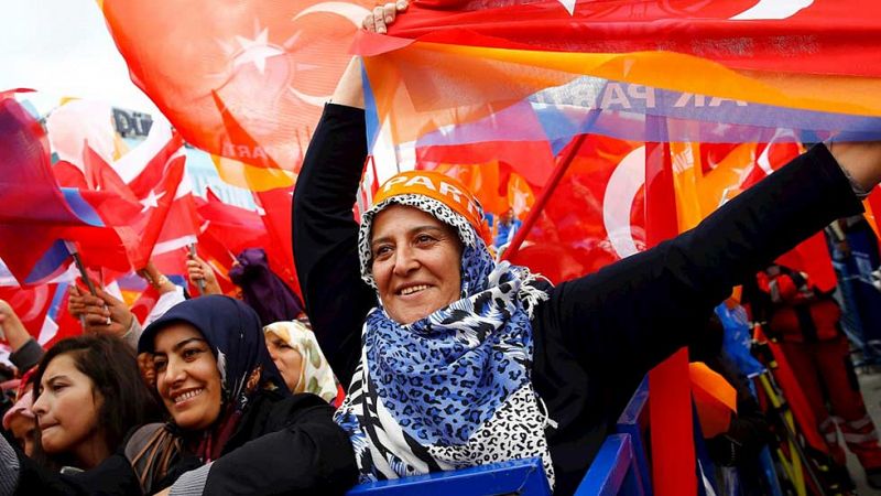 Turquía cierra una tensa campaña marcada por la mordaza a la prensa y la escalada de violencia