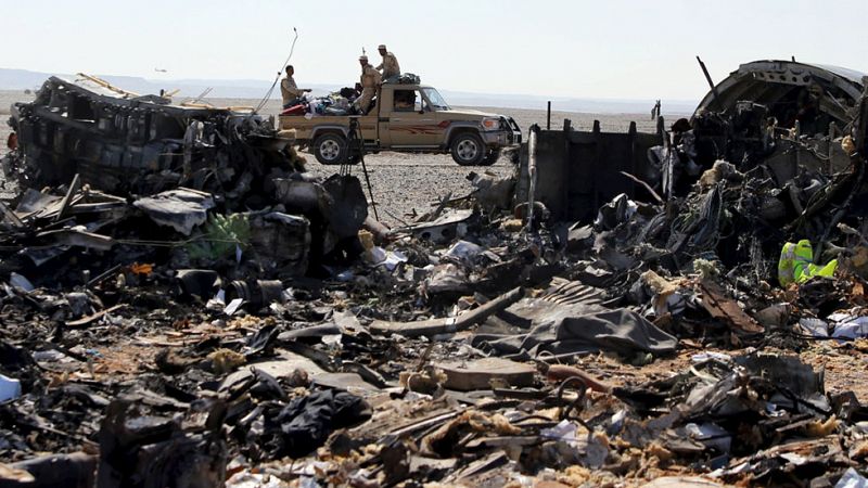 El Airbus ruso siniestrado en Egipto con 224 personas a bordo se destruyó en el aire