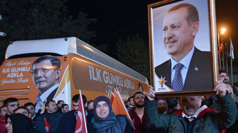 El partido de Erdogan gana con mayoría absoluta en Turquía y podrá gobernar en solitario