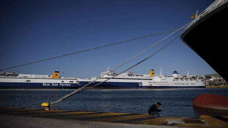Huelga de 48 horas en el sector marítimo griego para protestar por las medidas del tercer rescate
