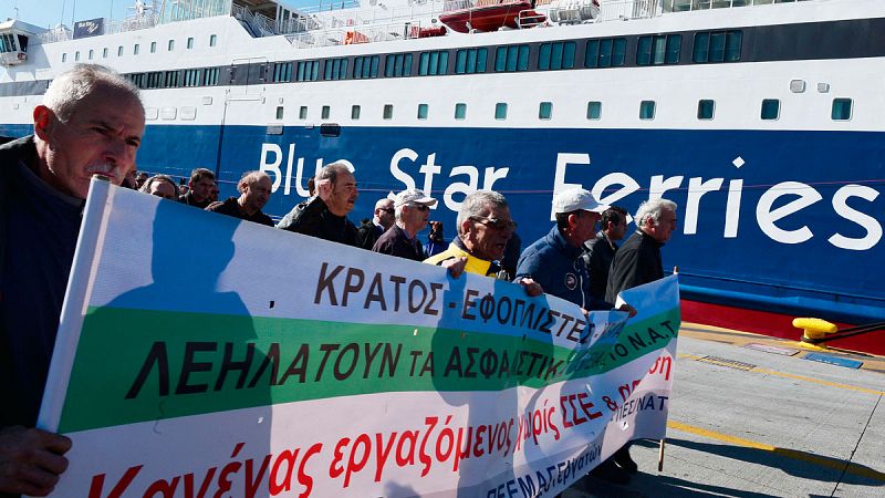 El sector marítimo griego amplía su huelga otras 48 horas y deja a los refugiados en las islas