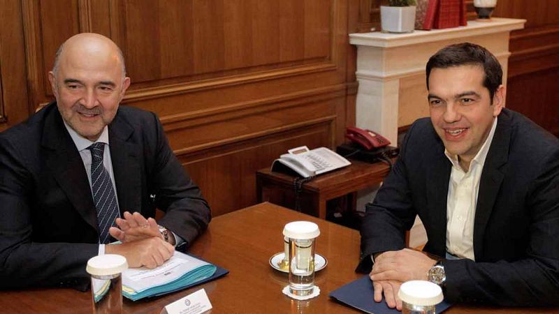 Moscovici urge a Tsipras a completar las reformas antes del domingo para seguir con el tercer rescate