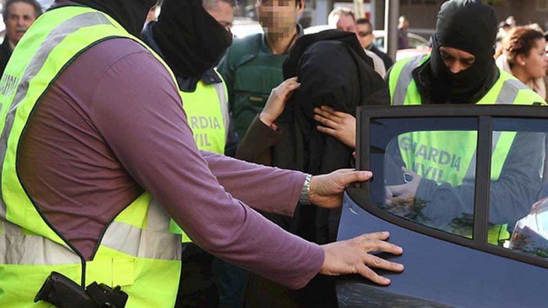 La Guardia Civil detiene en Barcelona a dos personas vinculadas al aparato de reclutamiento del Estado Islámico