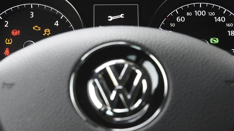 Bruselas insta a Volkswagen a aclarar las irregularidades sobre CO2, un caso que podría derivar en sanciones