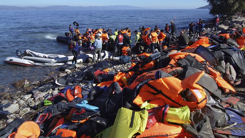 Lesbos, sin refugio para los vivos ni cementerios para los muertos