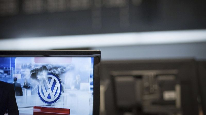 Volkswagen se deja un 9,5% en la Bolsa de Fráncfort tras reconocer emisiones irregulares de dióxido de carbono