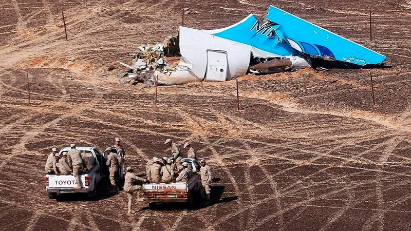 Reino Unido y EE.UU. sospechan que un "artefacto explosivo" estalló en el avión ruso que cayó sobre Egipto