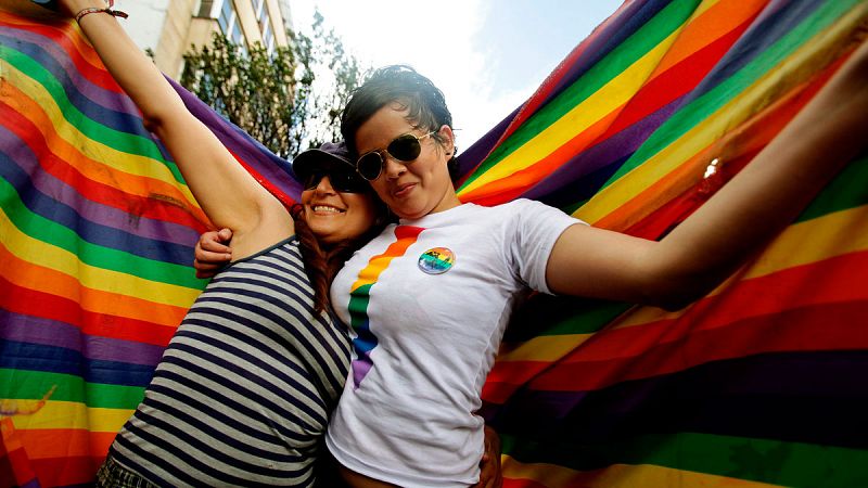 El Constitucional vota a favor de las adopciones por parejas homosexuales en Colombia