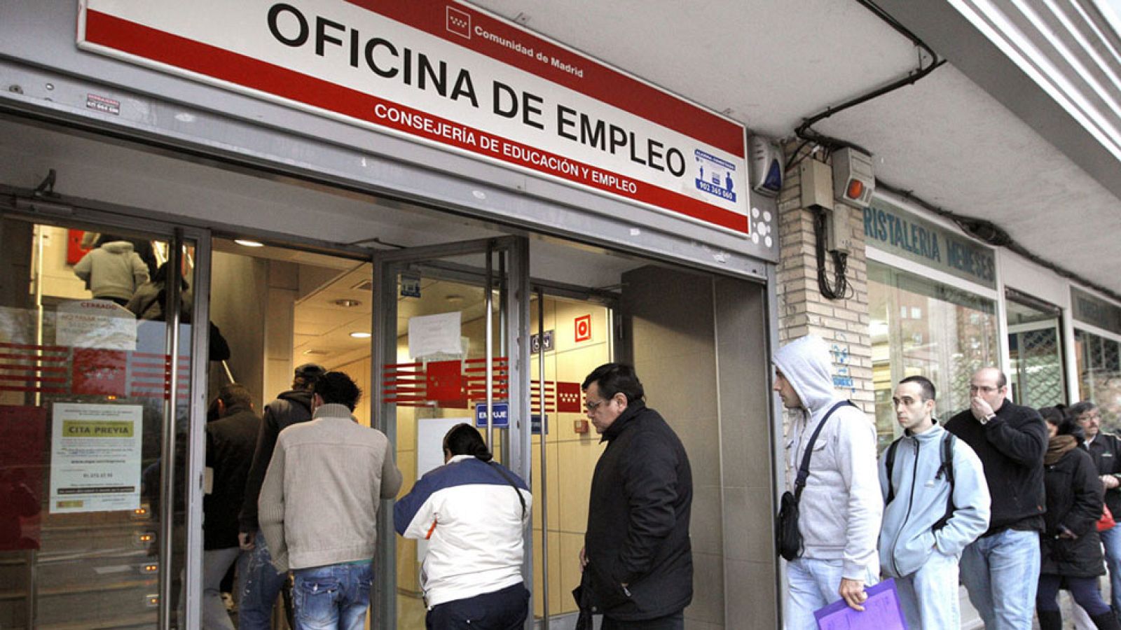 El paro sigue siendo la principal preocupación de los españoles, y crece la inquietud por los nacionalismos