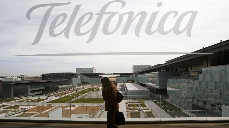 Telefónica ganó 4.577 millones hasta septiembre, un 69,6% más, y recuperó el crecimiento de ingresos en España
