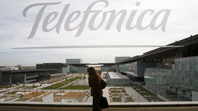 Telefónica ganó 4.577 millones hasta septiembre, un 69,6% más, y recuperó el crecimiento de ingresos en España