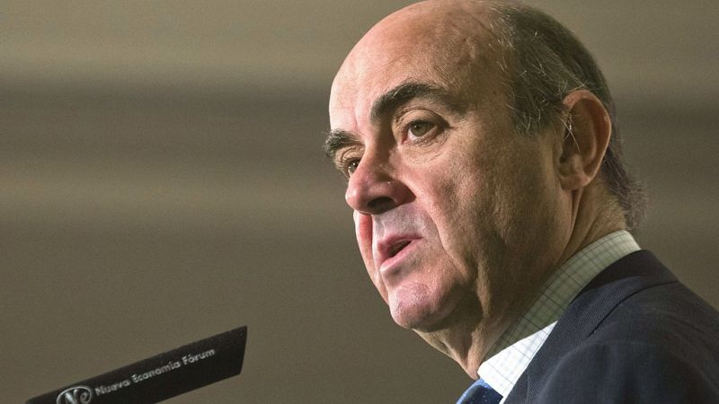De Guindos descarta "diseñar nuevos recortes" tras empeorar Bruselas su previsión de déficit para España