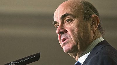 Las mañanas de RNE - Guindos insiste en que España cumplirá el déficit y no serán precisos más recortes - Escuchar ahora