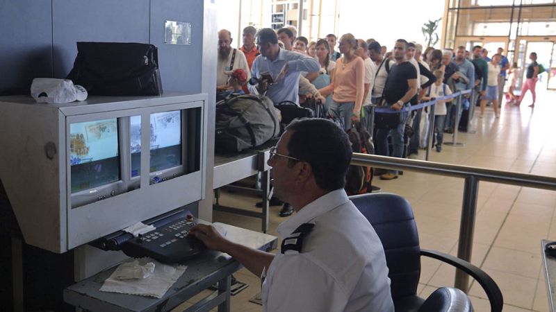 Reino Unido cree que una bomba en la bodega pudo ser la causa de la caída del avión ruso en el Sinaí