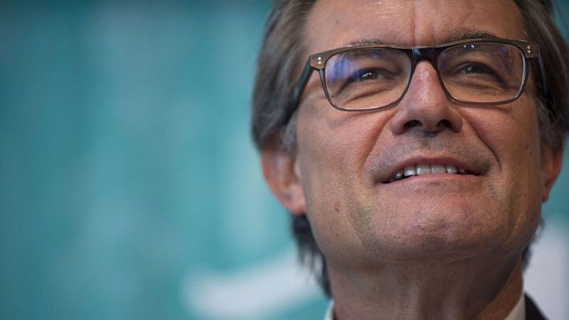 La presidenta del Parlament propone formalmente a Artur Mas como candidato a la investidura en Cataluña