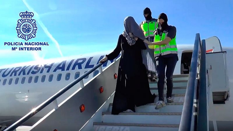 Detenida en el aeropuerto de Málaga una mujer por su supuesta vinculación con el Estado Islámico