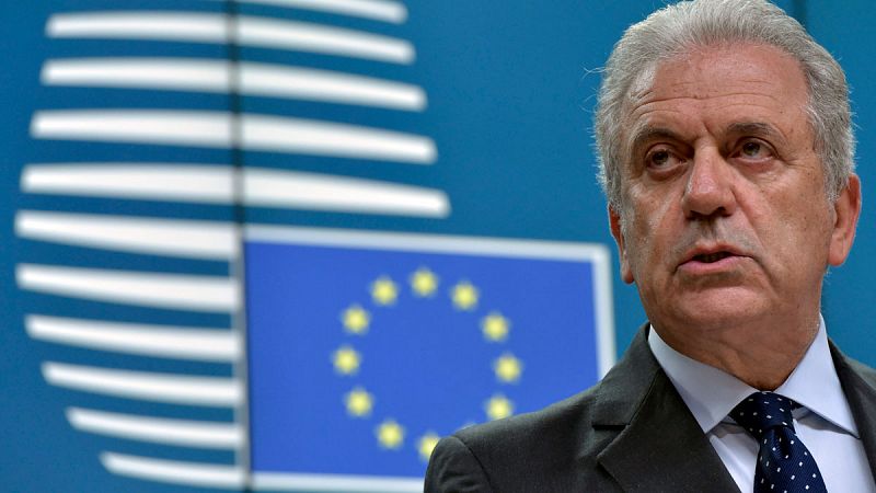 La UE promete acelerar la reubicación de los refugiados e insiste en identificarlos