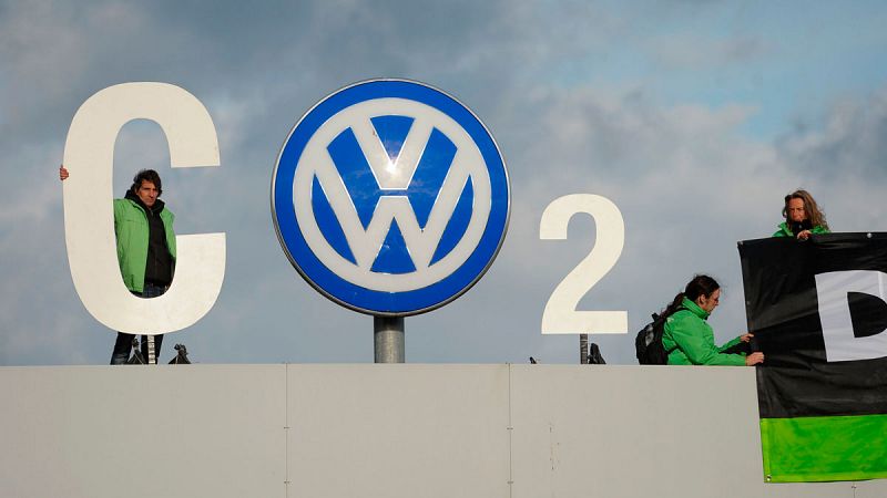 Bruselas da diez días a Volkswagen para que clarifique las irregularidades en las emisiones de CO2