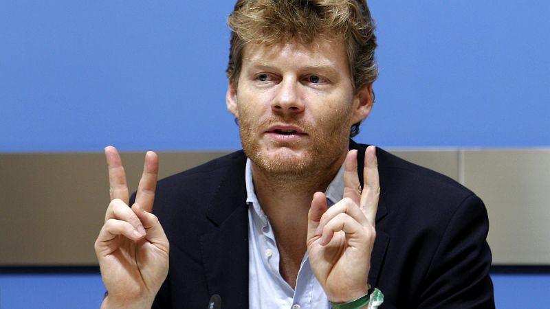 Felber afirma que las empresas deben contribuir al bien común y que el crecimiento es un medio para lograrlo