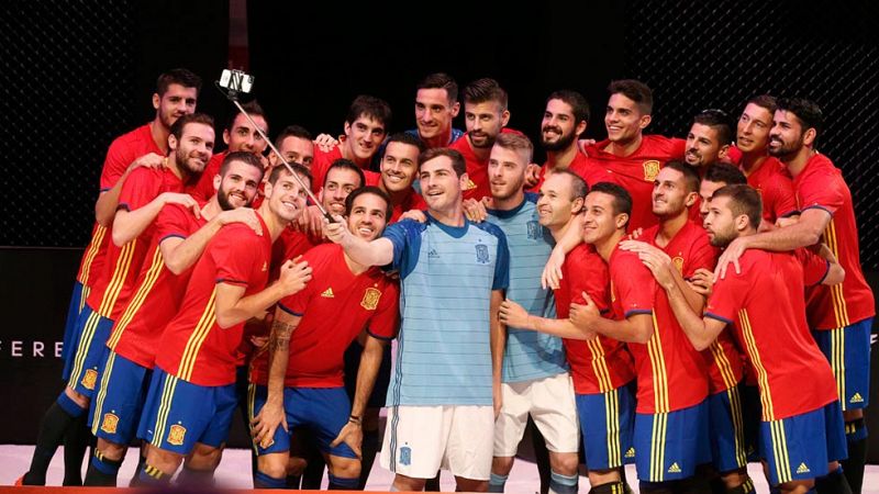 Casillas, en la presentación de la nueva equipación: "España siempre aspira al título"