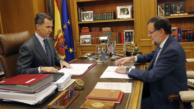 El rey analiza con Rajoy la situación en Cataluña tras la aprobación de la resolución independentista