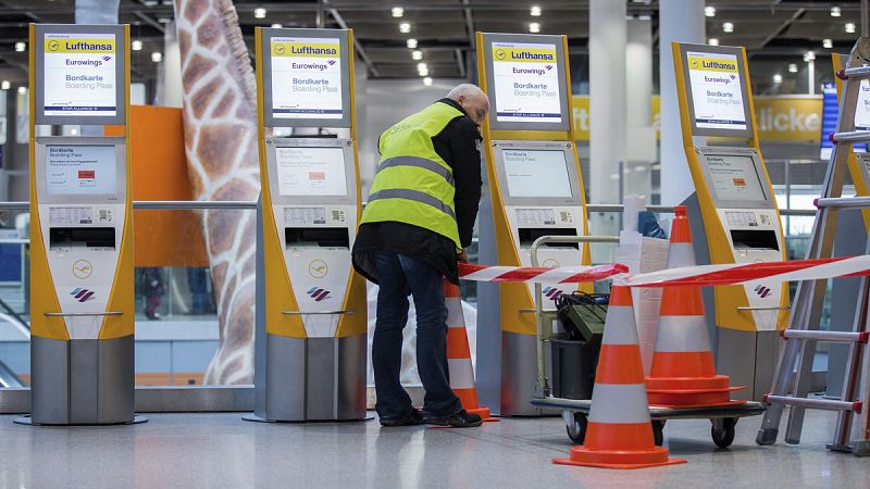 Lufthansa cancela 930 vuelos en el quinto día de huelga de personal de cabina