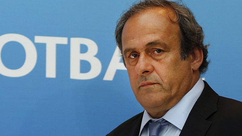 La FIFA aparta a Platini de la carrera por la presidencia