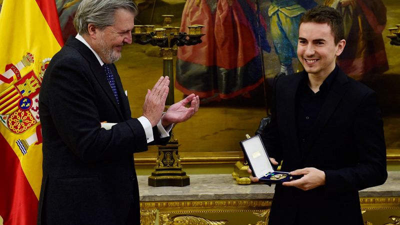 Jorge Lorenzo recibe la medalla de Oro al Mérito Deportivo