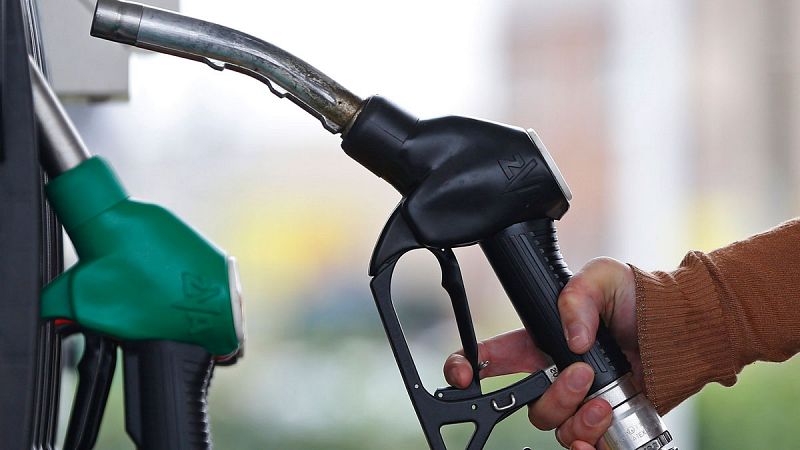 Los precios frenan su caída pero bajan un 0,7% interanual en octubre por las gasolinas y la telefonía