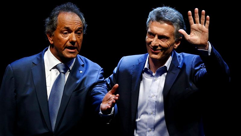 Macri y Scioli se enzarzan en un bronco debate en busca del voto de los indecisos