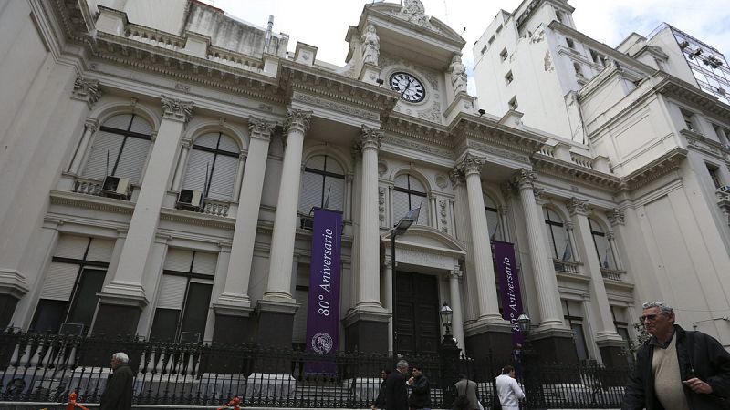 Registran la sede del Banco Central de Argentina por una denuncia presentada contra el presidente por fraude