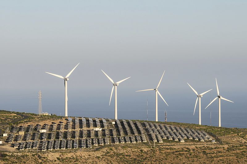 Bruselas rebaja la cuota de las renovables en España en 2014, pero dice que puede llegar al 20% en 2020