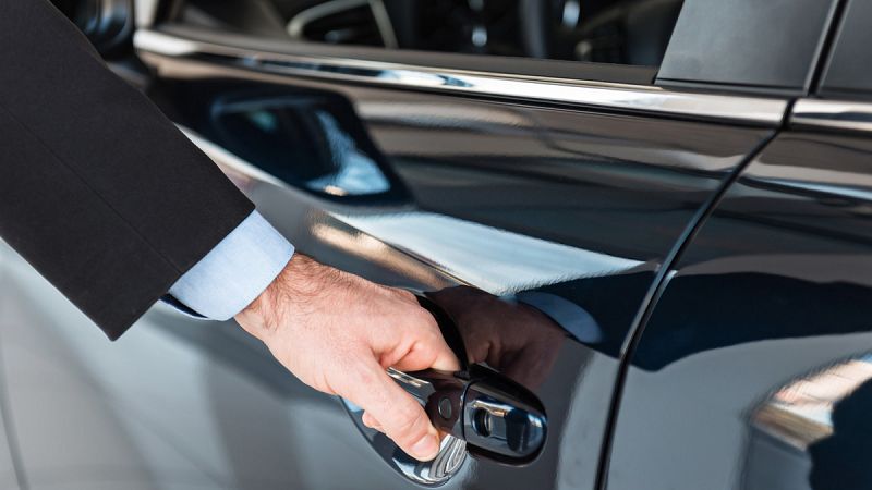 El alquiler de vehículos con conductor deberá contratarse de forma anticipada