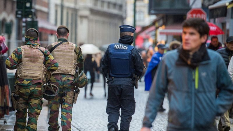 Bruselas, en alerta máxima ante el riesgo "inminente" de un atentado con "armas y explosivos"