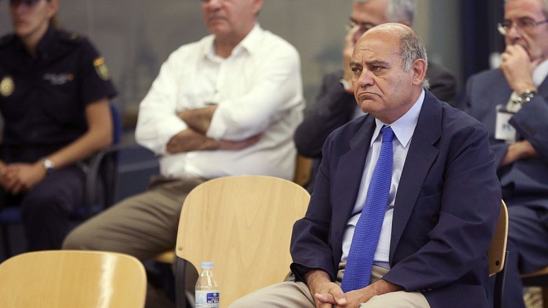 El juicio contra Díaz Ferrán por apropiarse de 4,4 millones de clientes de Marsans, suspendido porque sus audífonos no funcionan