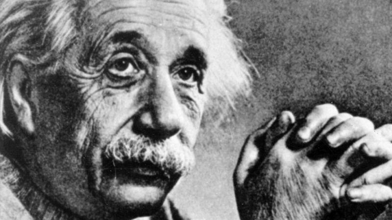 La teoría de la relatividad general de Albert Einstein cumple cien años