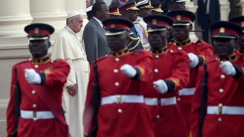El papa advierte desde Kenia:  "La pobreza y la desesperación alimentan la violencia y el terrorismo"