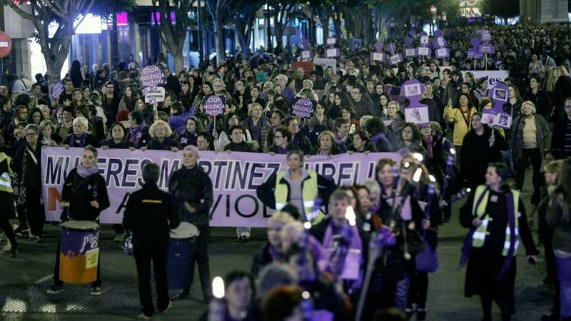 Miles de personas salen a la calle en toda España para pedir el fin de la violencia de género